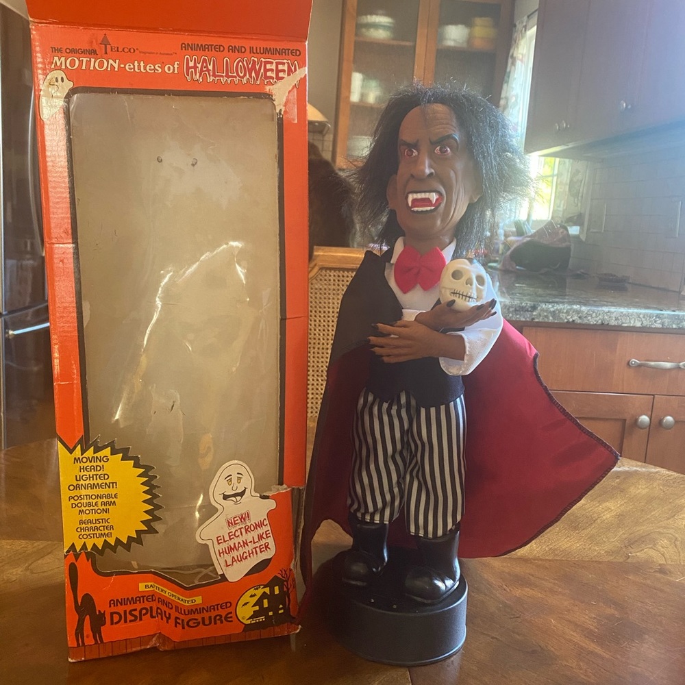 Vampire Halloween Telco motionette